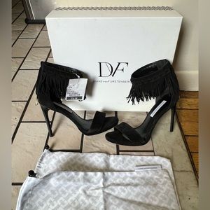 NWT Diane Von Furstenberg fringe suede heel sandals. Black Size 7.5